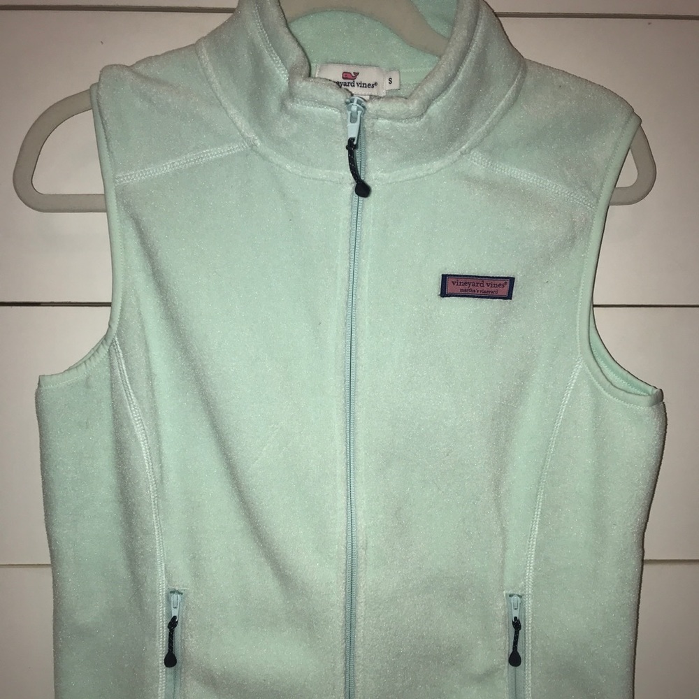 Vineyard vine vest